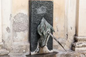 La Fonte della contrada del Leocorno - paricolare di una delle due teste di leocorno che fungono da cannella dell acqua