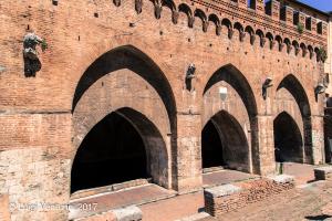 La Fonte della Nobile contrada dell'Oca - Fontebranda la fonte più antica di Siena